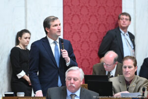 House OKs Senate bill on filling vacant seats in state Legislature; acts on variety of other bills